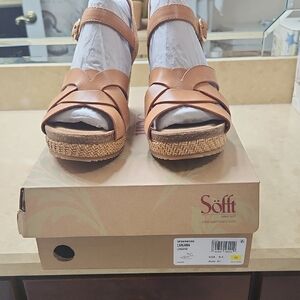 Sofft Carlana Women's  Leather Sandals; Color-Luggage, Size-9.5..brand new